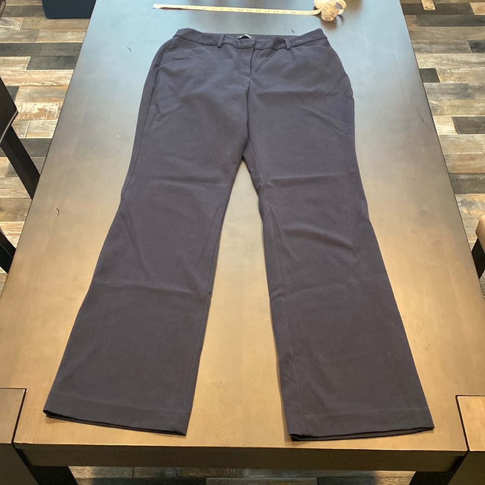 Express publicist 12L barely boot midrise dress pant in navy.